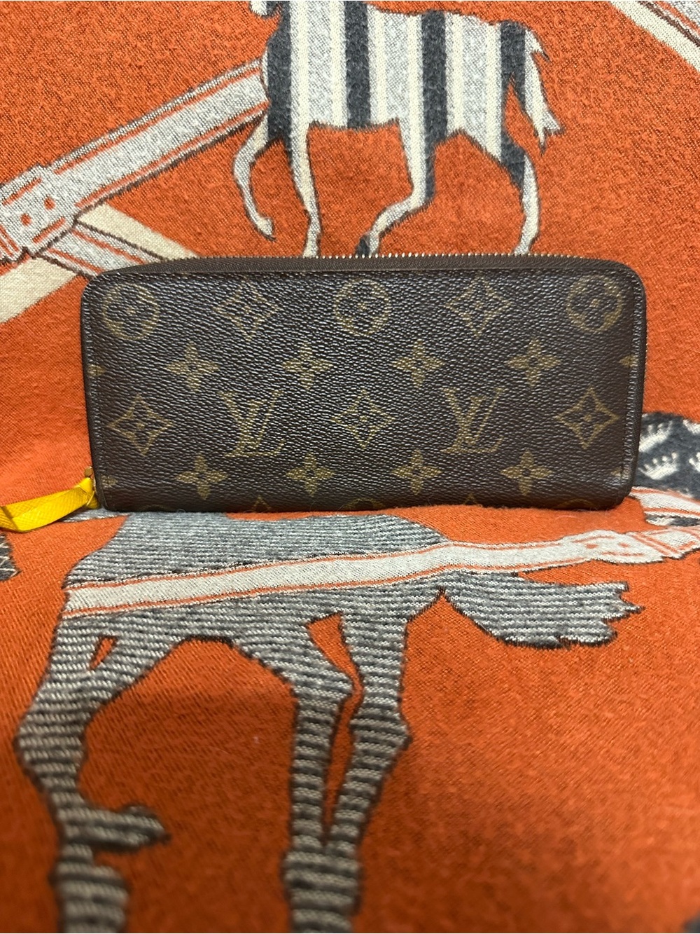 LOUIS VUITTON ❤️🌟SP0165 MONOGRAM CLEMENCE ZIPPY WALLET W/ YELLOW INTERIOR⭐️
